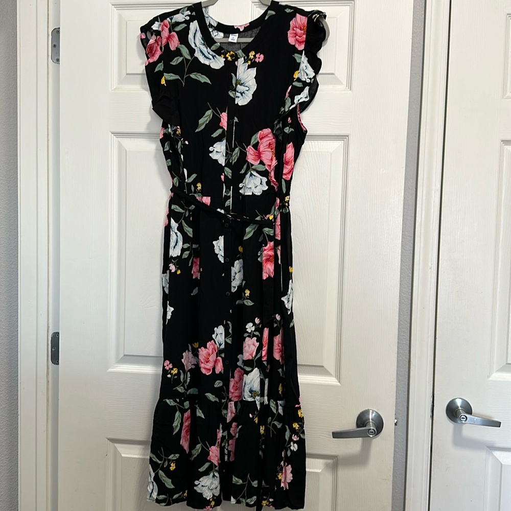 Old navy size xl black floral maxi dress! Hits above the ankles!